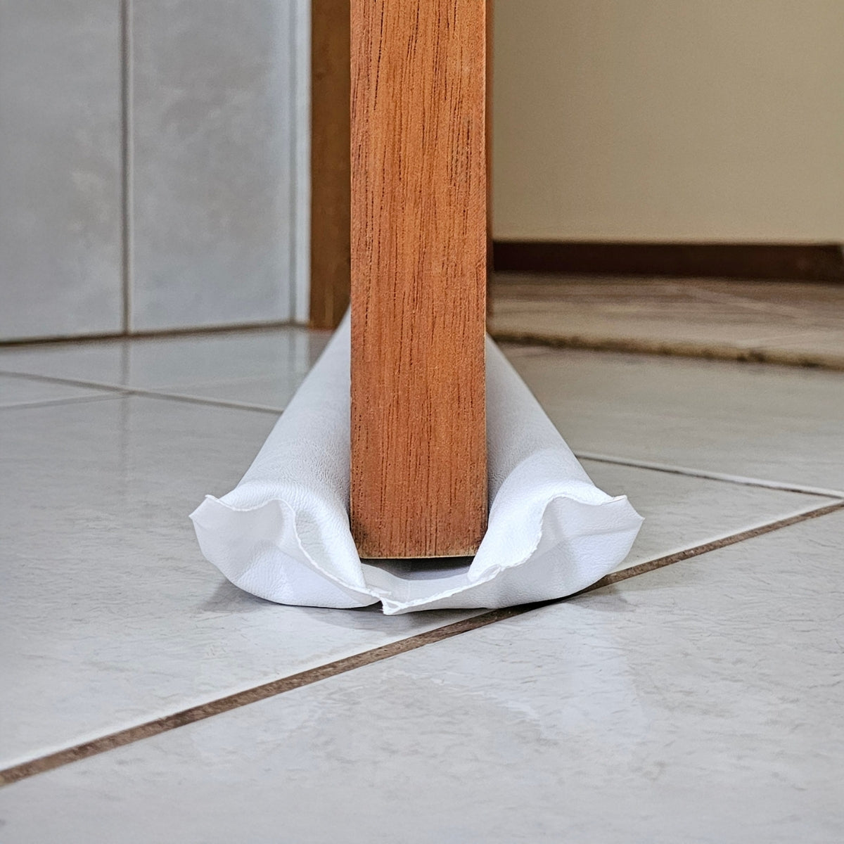 Protetor Rolinho Veda Porta Tradicional Impermeável Branco Ideal Portas Tradicional Madeira até 90cm