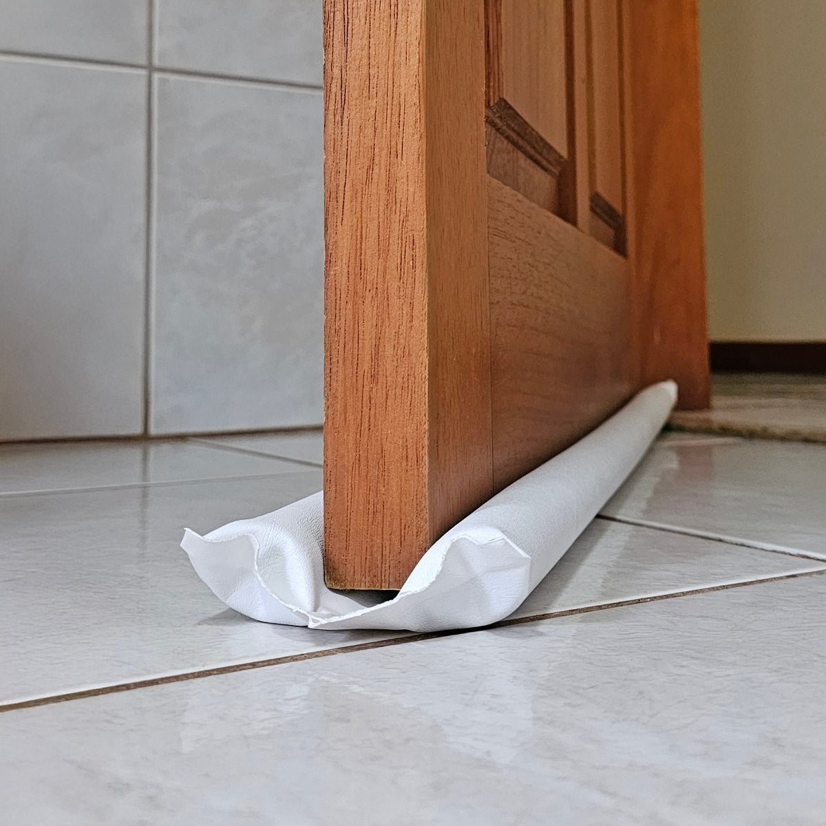 Protetor Rolinho Veda Porta Tradicional Impermeável Branco Ideal Portas Tradicional Madeira até 80cm